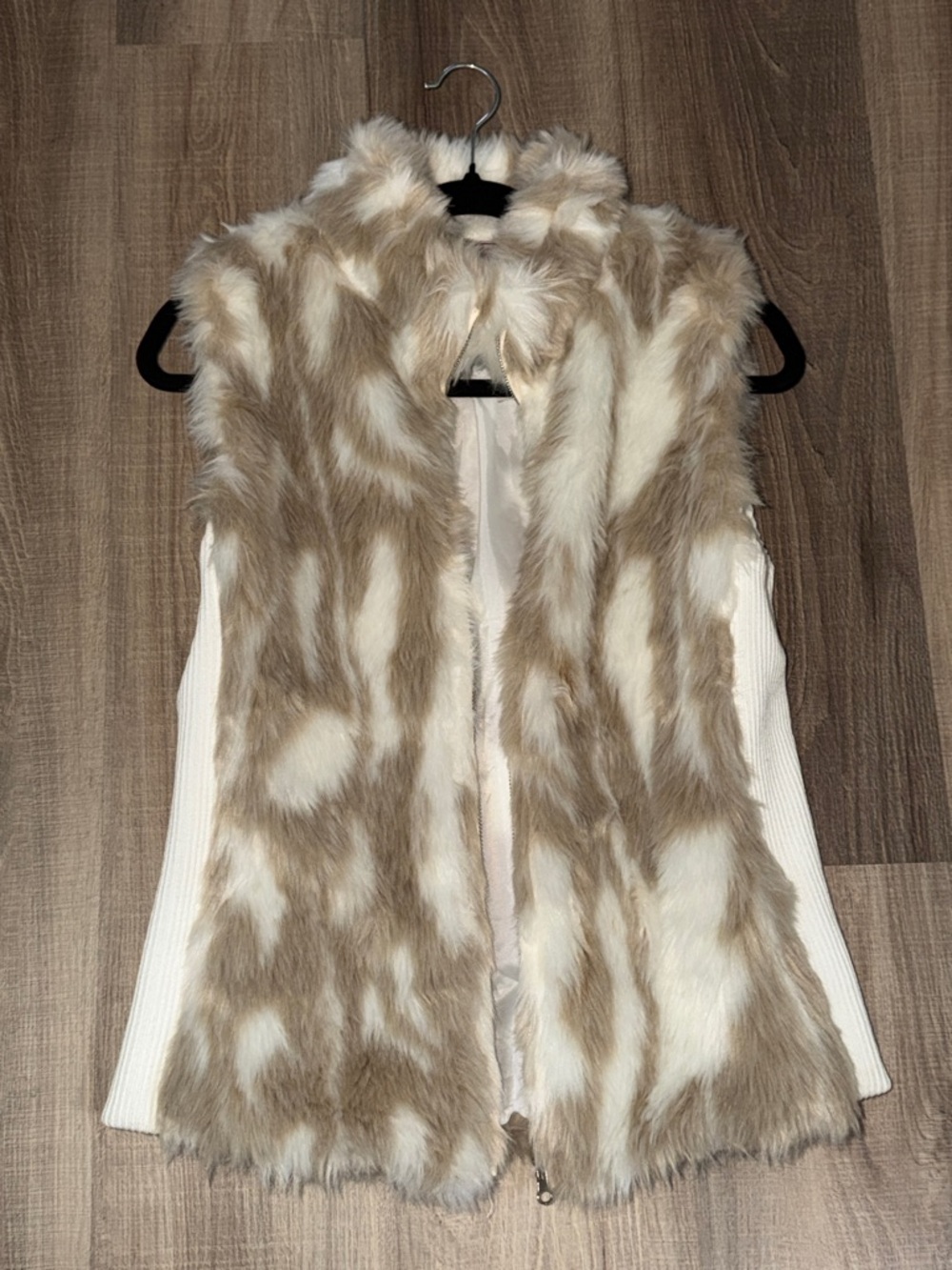 🤍 Faux Fur Vest in Cream and Taupe M 🤍